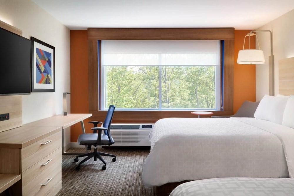 Standard Room, 2 Queen Beds, Accessible Bathtub (Mobility Tub)