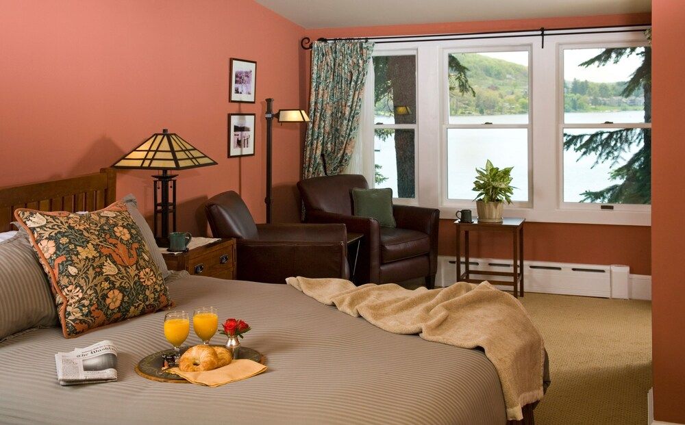 Lake Pointe Inn Deluxe Single Room, 1 King Bed, Balcony, Lake View 6