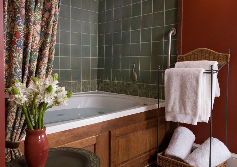 Lake Pointe Inn Savage Room 5