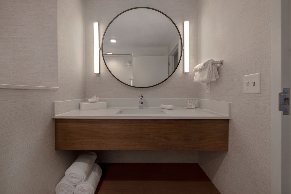 Suite, 1 King Bed with Sofa bed (Mobility/Hearing Access, Roll-In Shwr)