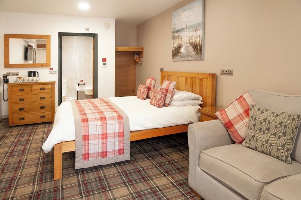 Claxton Hotel Superior Quadruple Room, Ground Floor