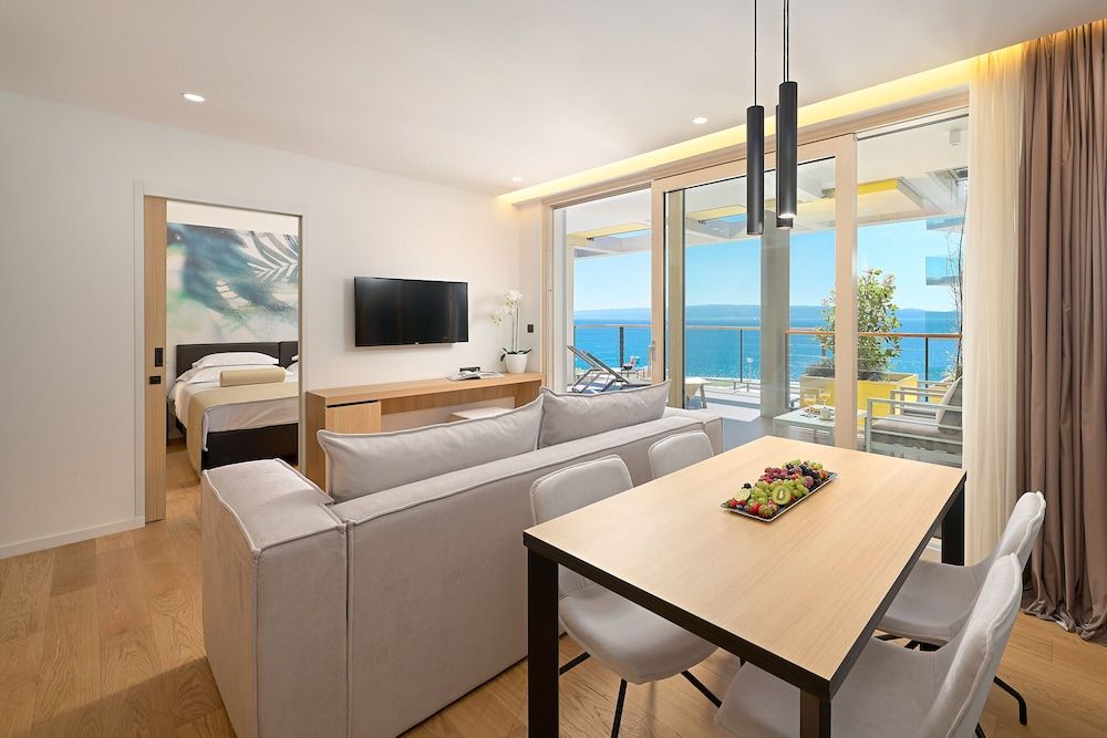 undefined Amphora's Garden 8