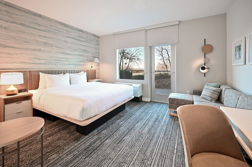 Room, 1 King Bed, Balcony