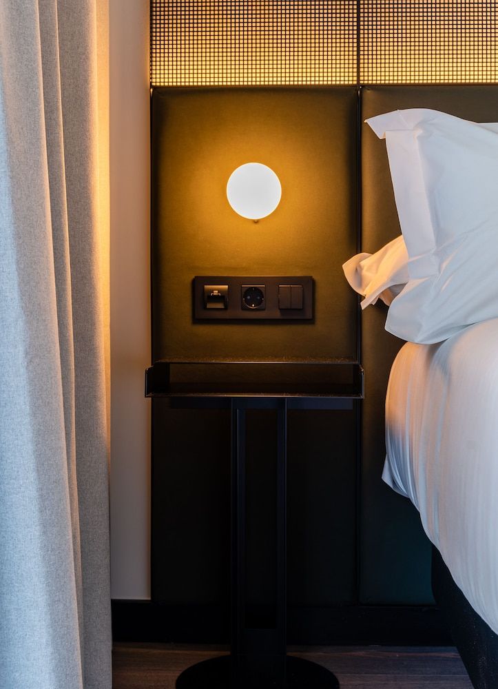 Chic & Basic Gravity Double or Twin Room 15