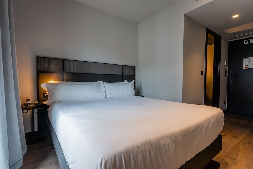 Chic & Basic Gravity Double Room, Balcony (Small) 2