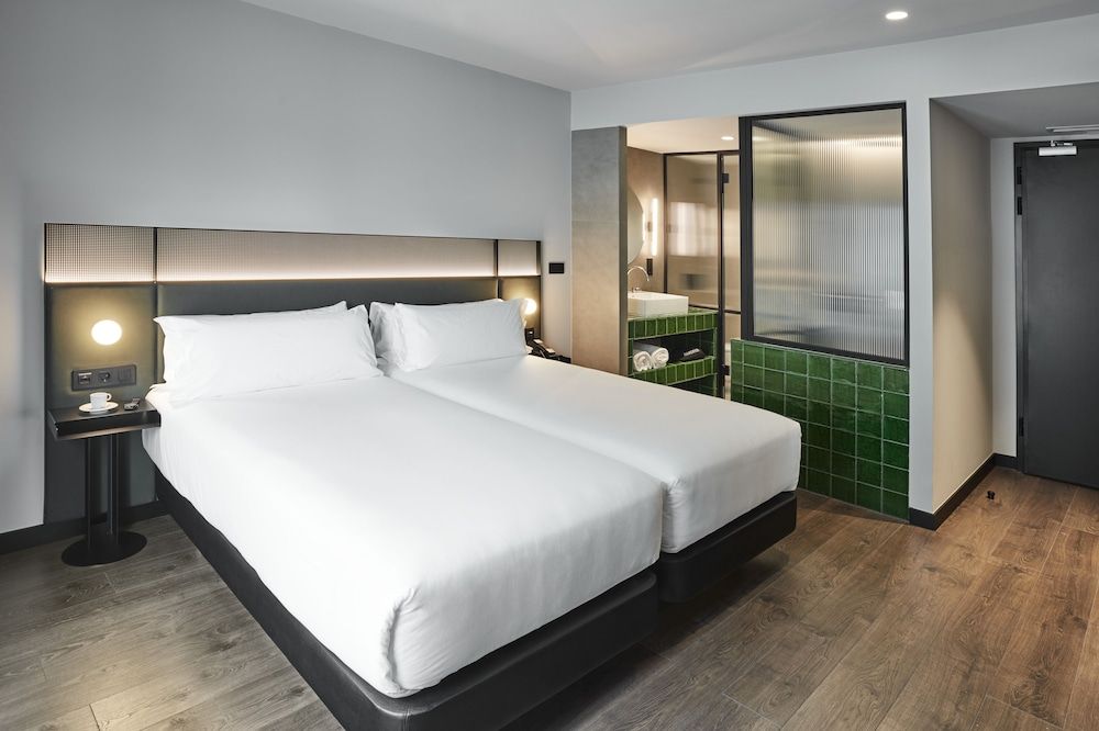 Chic & Basic Gravity Double or Twin Room 2