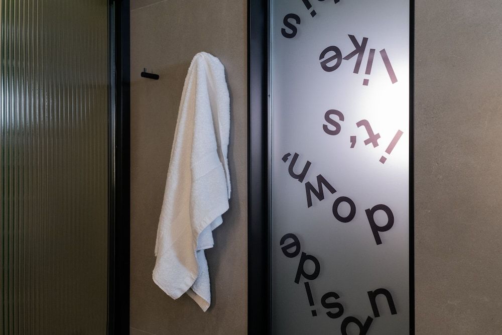 Chic & Basic Gravity Double or Twin Room 12