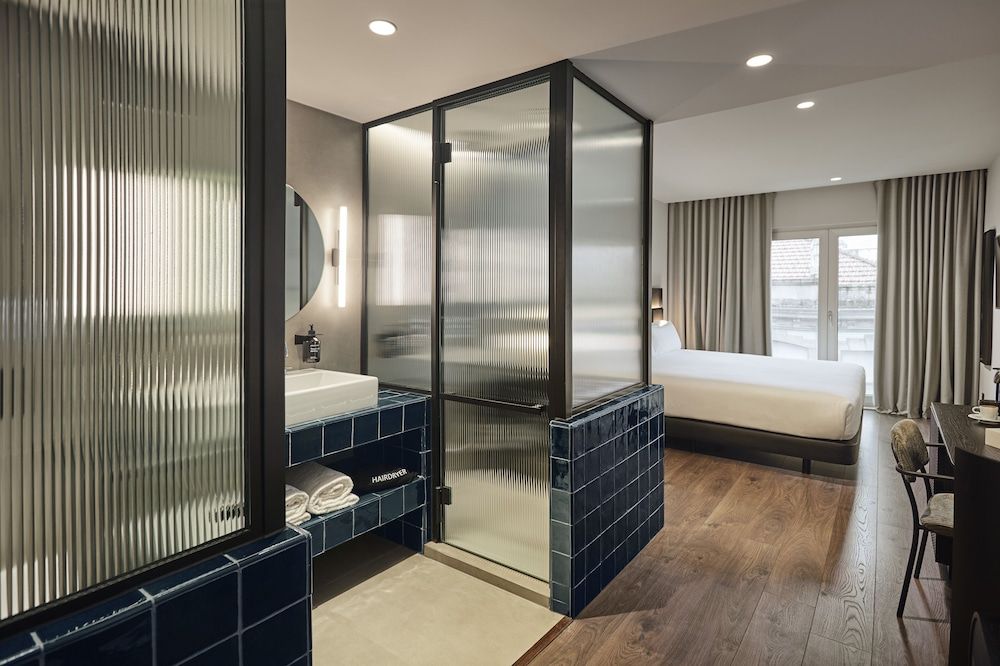 Chic & Basic Gravity Double or Twin Room 7