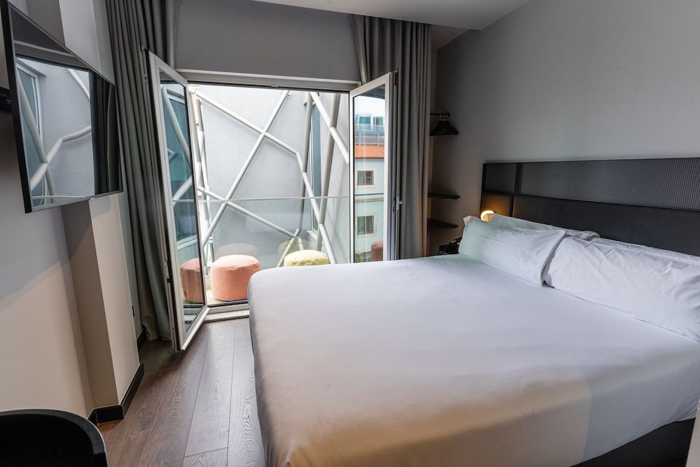 Chic & Basic Gravity Double Room, Balcony (Small) 3