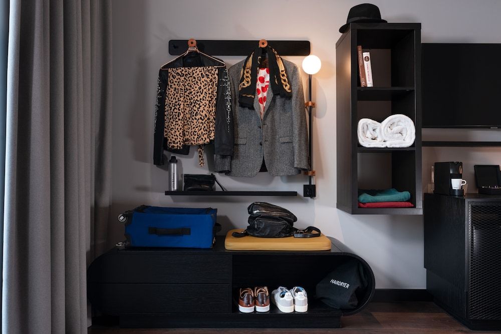 Chic & Basic Gravity Double or Twin Room 14