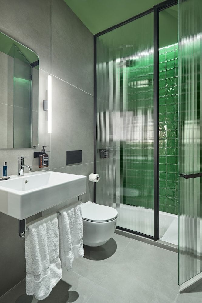 Chic & Basic Gravity Double or Twin Room 6