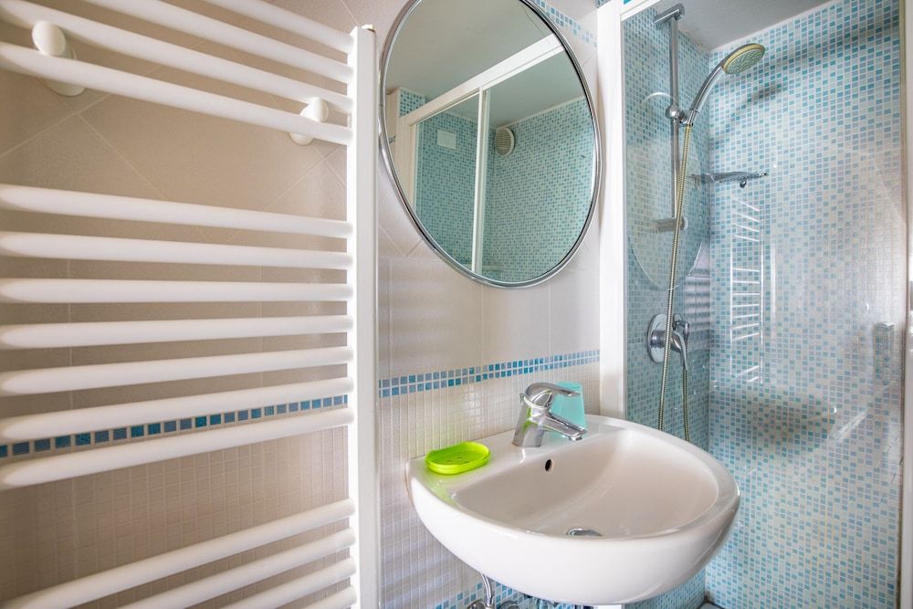 Alla Marina Affittacamere Panoramic Apartment, 2 Bedrooms, Sea View, Sea Facing (Atlantis) 7