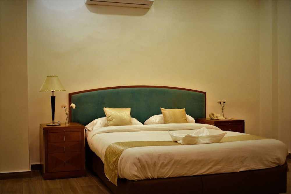 undefined New MerryLand Hotel 4