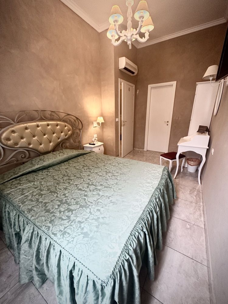 Boutique Hotel Calais Milano Deluxe Double Room 19