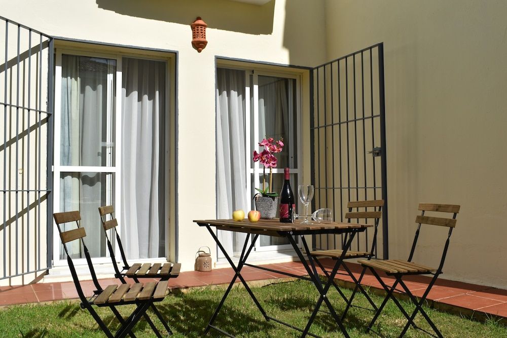 Apartment, 2 Bedrooms, Garden Area (2)