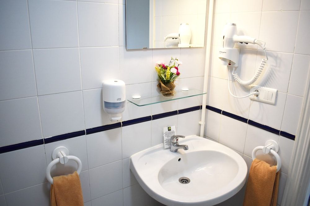 Apartment, 2 Bedrooms, Poolside (2+2)
