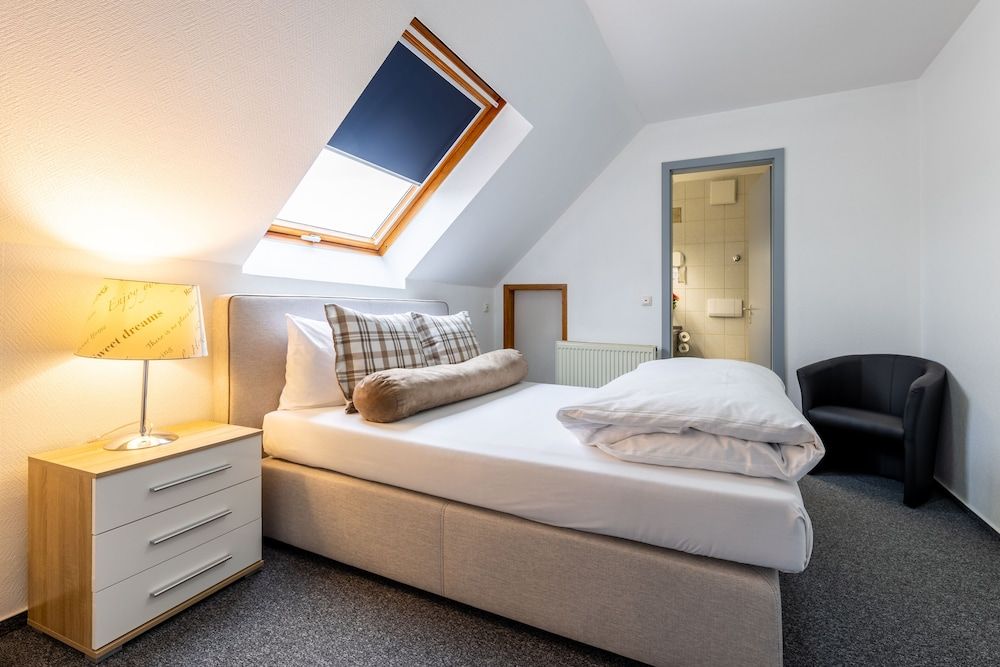 TRIP INN Kongresshotel Rodgau Standard Quadruple Room 4