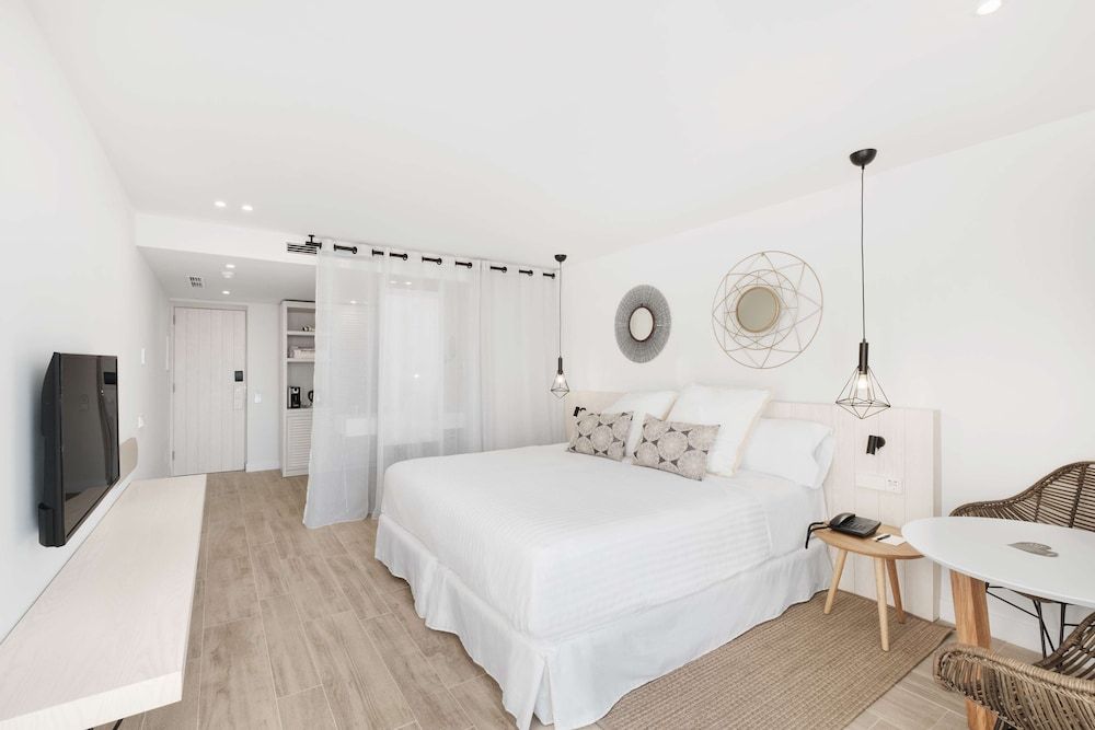 Deluxe Room, Hot Tub, Sea View