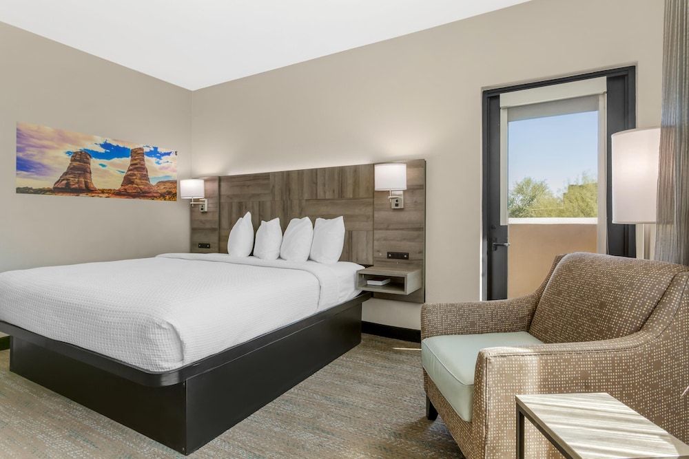 Standard Room, 1 King Bed, Non Smoking, Kitchenette