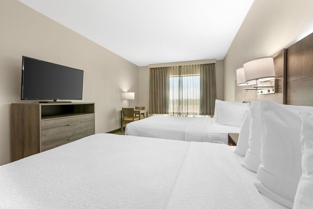 Best Western Plus Executive Residency Phoenix North Happy Valley Standard Room, 2 Queen Beds, Non Smoking, Refrigerator & Microwave 2