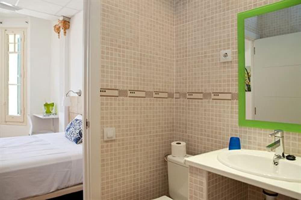 Hostal Martinval Superior Triple Room, Terrace, Courtyard View 21