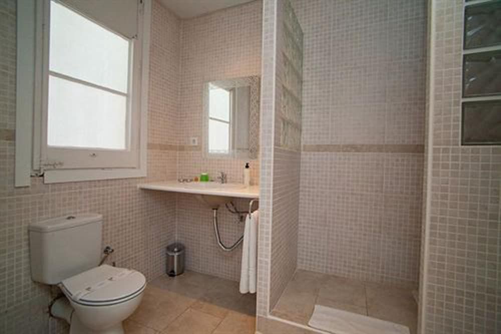 Hostal Martinval Superior Triple Room, Terrace, Courtyard View 23