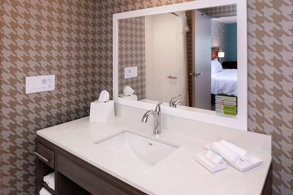 Suite, 1 King Bed, Accessible, Bathtub (Mobility & Hearing)