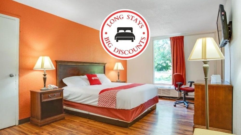 OYO Hotel Mona Lake Muskegon Room, 1 King Bed 7