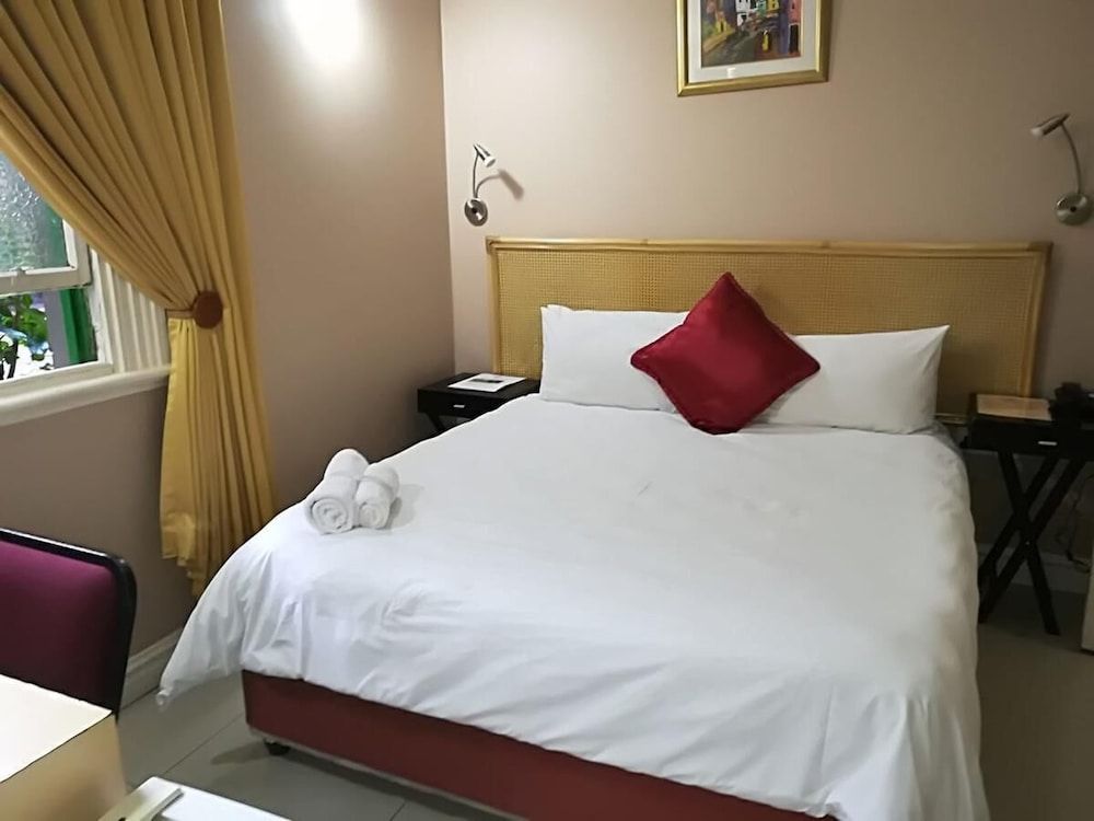 Durban Manor Hotel & Conference Centre Standard Double Room, Courtyard View 3