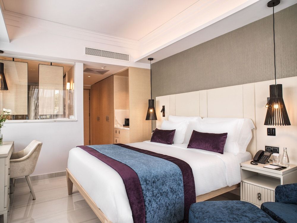 Superior Room, Hill View