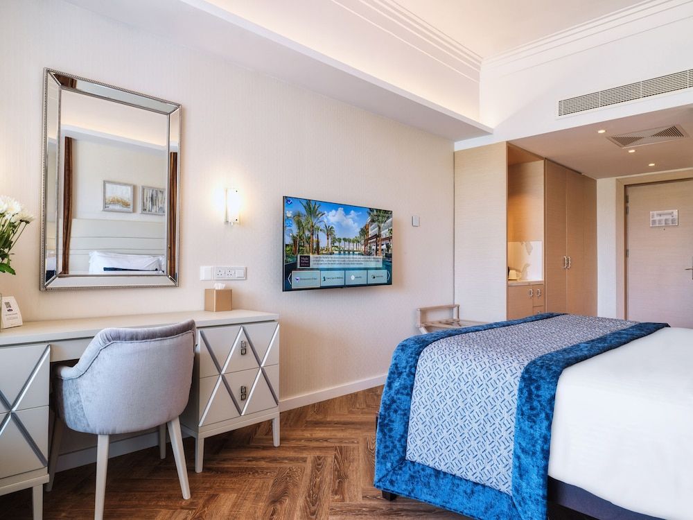 Junior Suite, Pool View