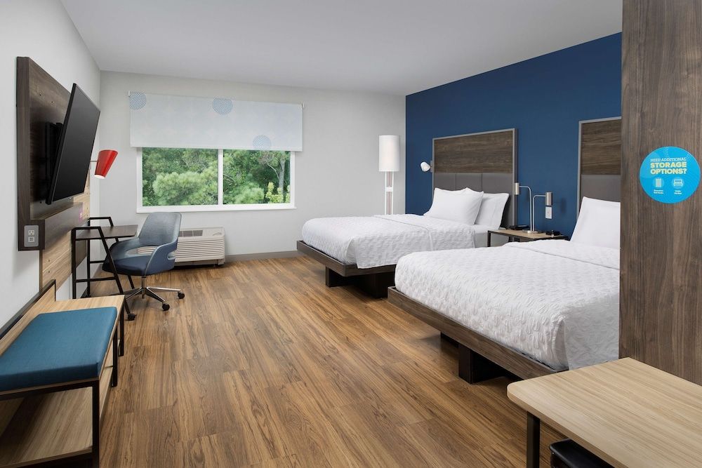 Room, 2 Queen Beds, Accessible, Bathtub