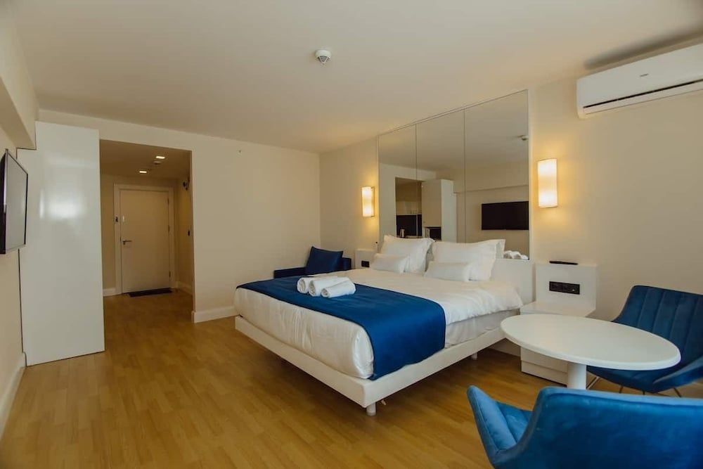 Orbi City Apartment Comfort Triple Room, Sea View 3