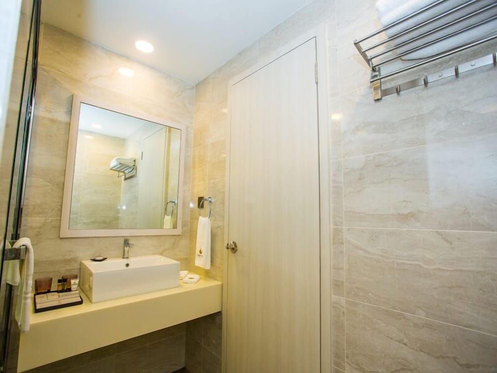 Austin Park Hotel Standard Double Room, 1 Queen Bed 7