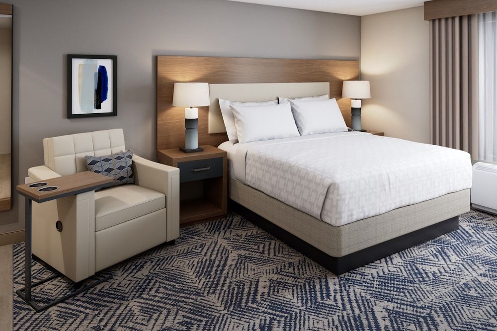 Suite, 1 Queen Bed, Accessible (Communications Accessible)