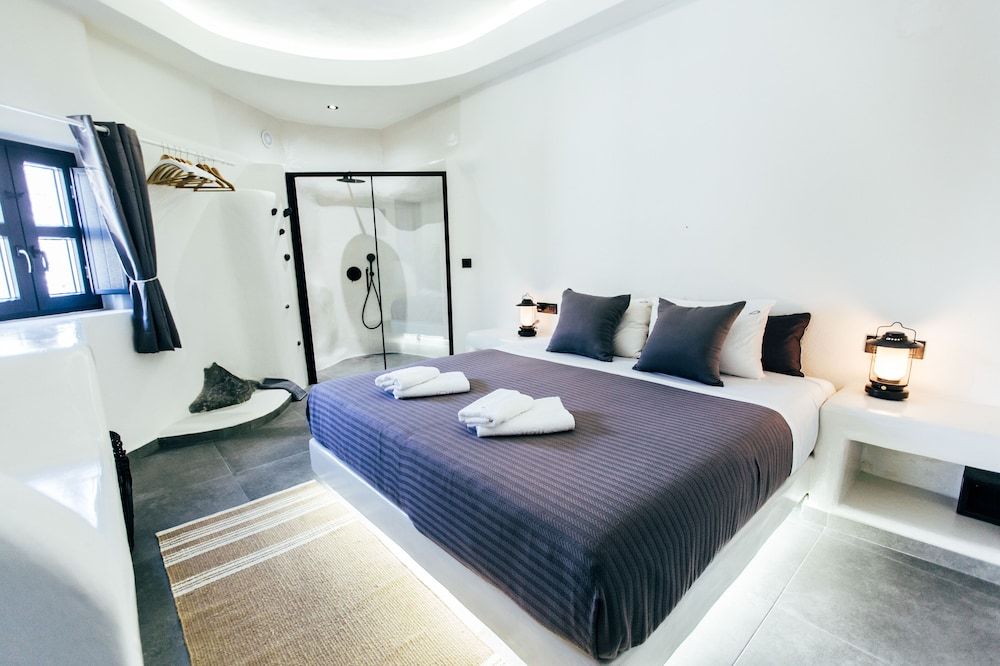 Santorini Dreams Villas Deluxe Villa 4