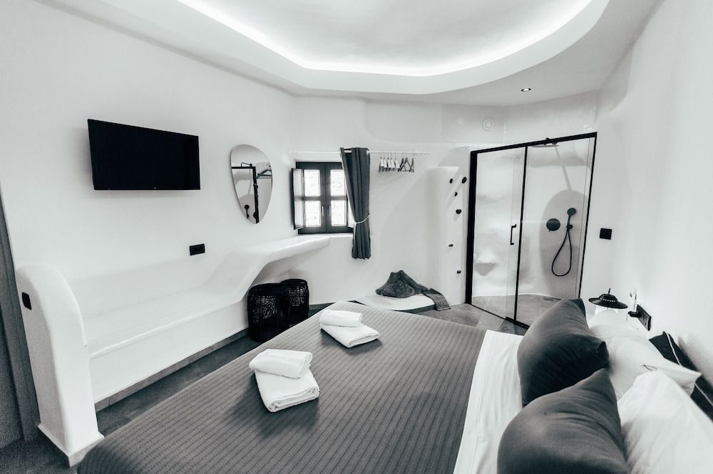 Santorini Dreams Villas Deluxe Villa 28