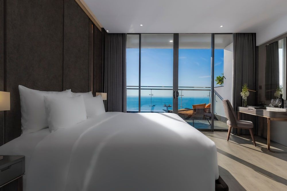 undefined Le Sands Oceanfront Danang Hotel 6