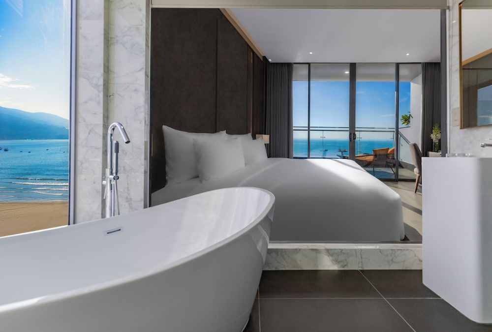 undefined Le Sands Oceanfront Danang Hotel 9