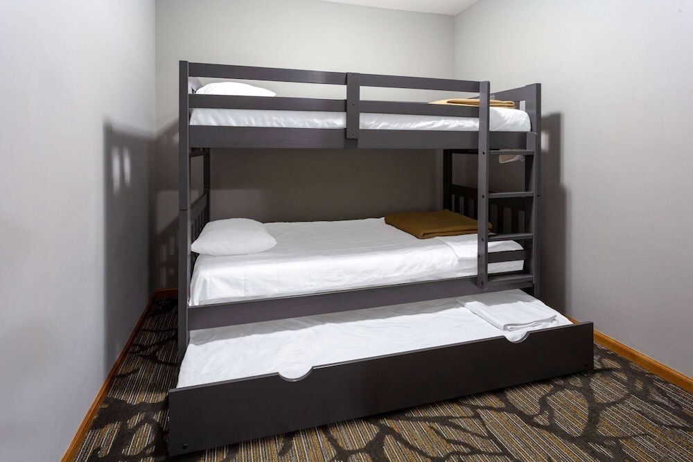 Deluxe Suite, 3 Bedrooms, Non Smoking (4 Queen Beds, 2 Twin Beds)