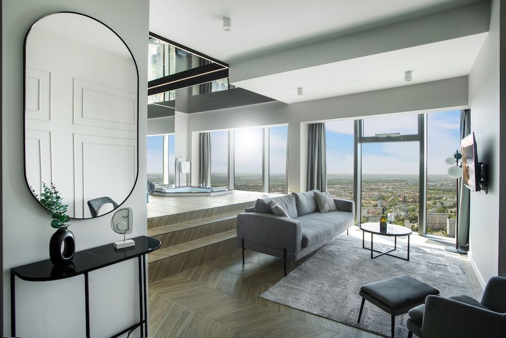 Deluxe Suite with Jetted Tub