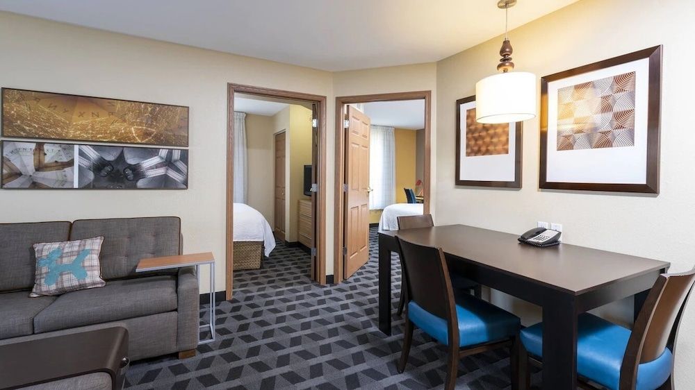 Suite, 2 Bedrooms, Non Smoking (Mobility/Hearing Accessible, Tub)