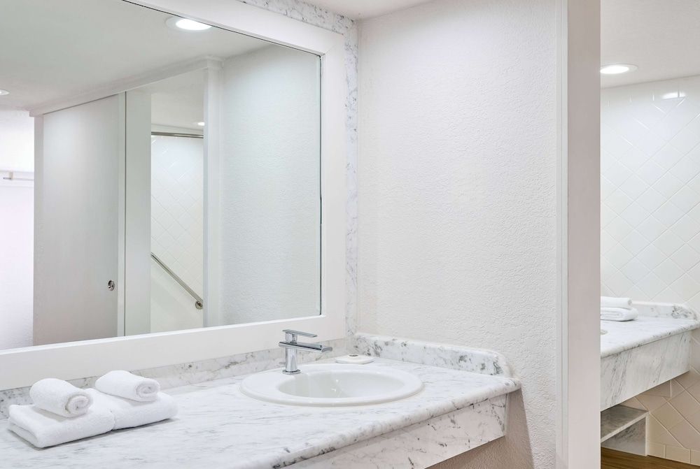 Junior Suite, 1 King Bed, Marina View