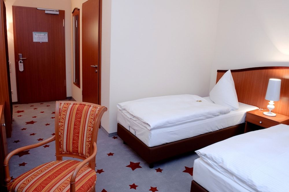 Stadthotel Stern Classic Double Room (Street view) 2