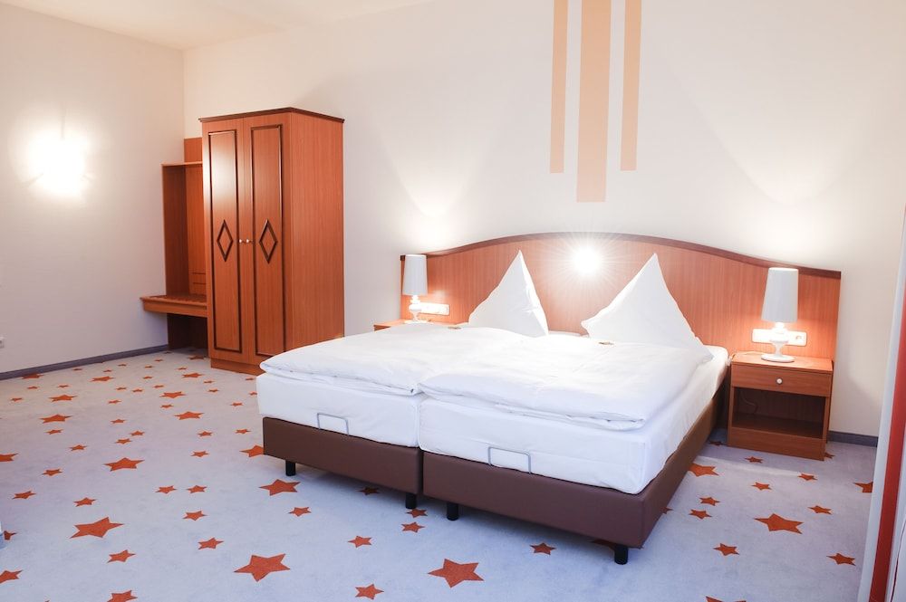 Stadthotel Stern Classic Double Room (Street view) 4