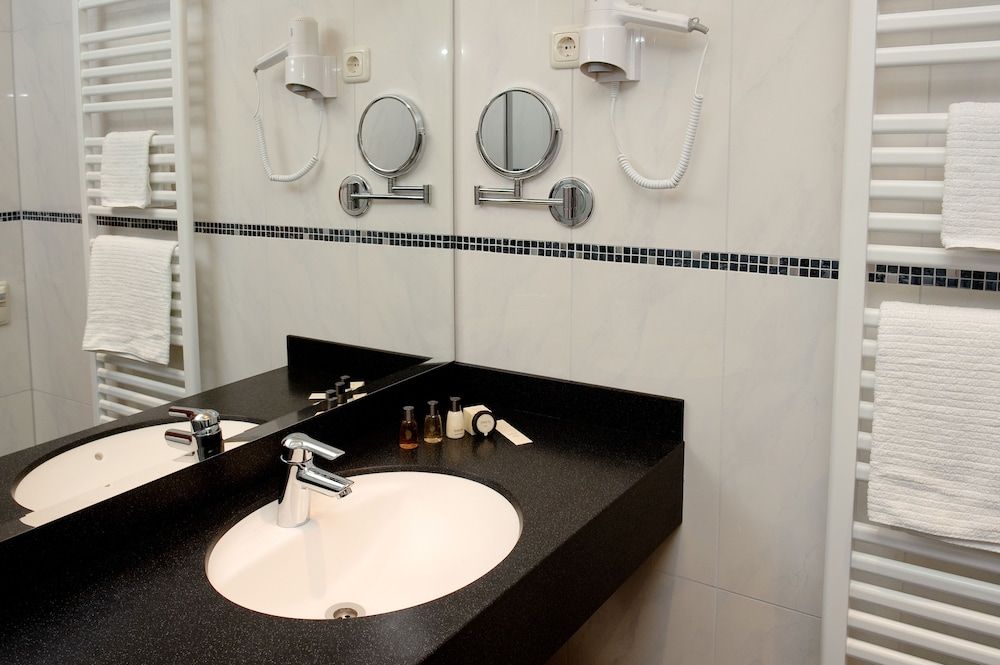 Stadthotel Stern Classic Single Room (Street view) 3