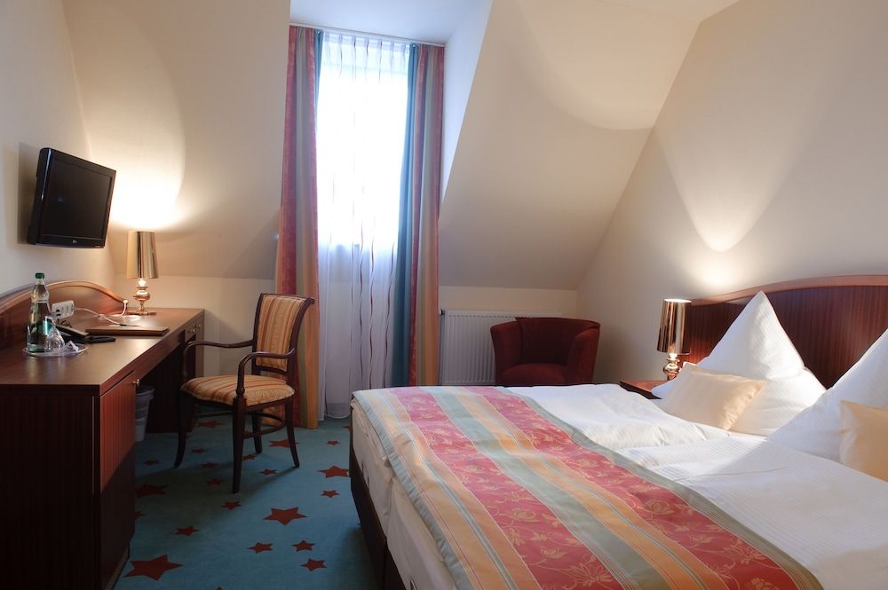 Stadthotel Stern Classic Double Room (Street view)