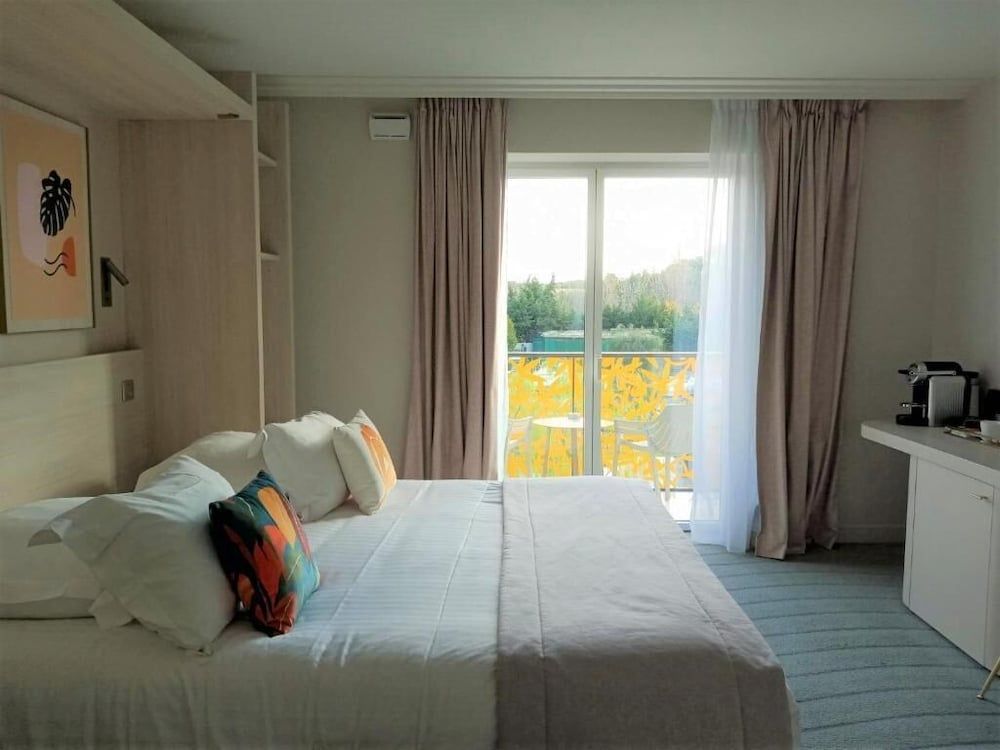 Suite, 1 King Bed, Non Smoking, Balcony