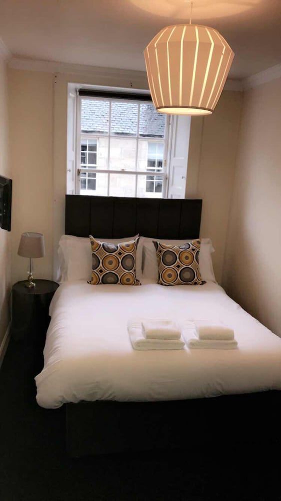 Bide Collective Double Room, Shared Bathroom (Small) 3