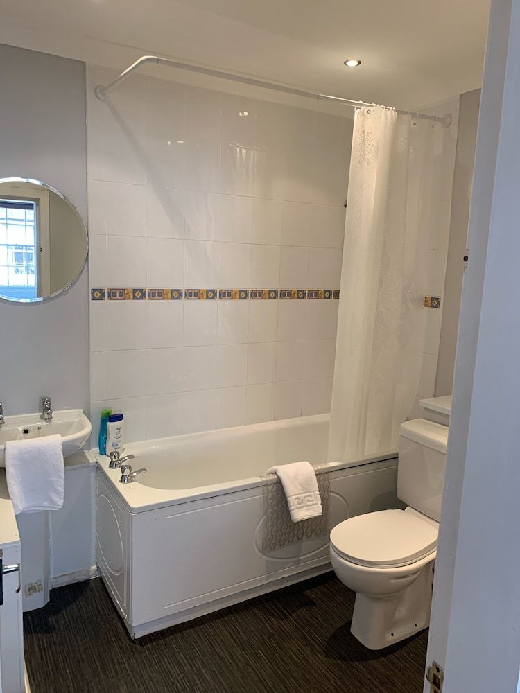 Bide Collective Quadruple Room, Ensuite 4